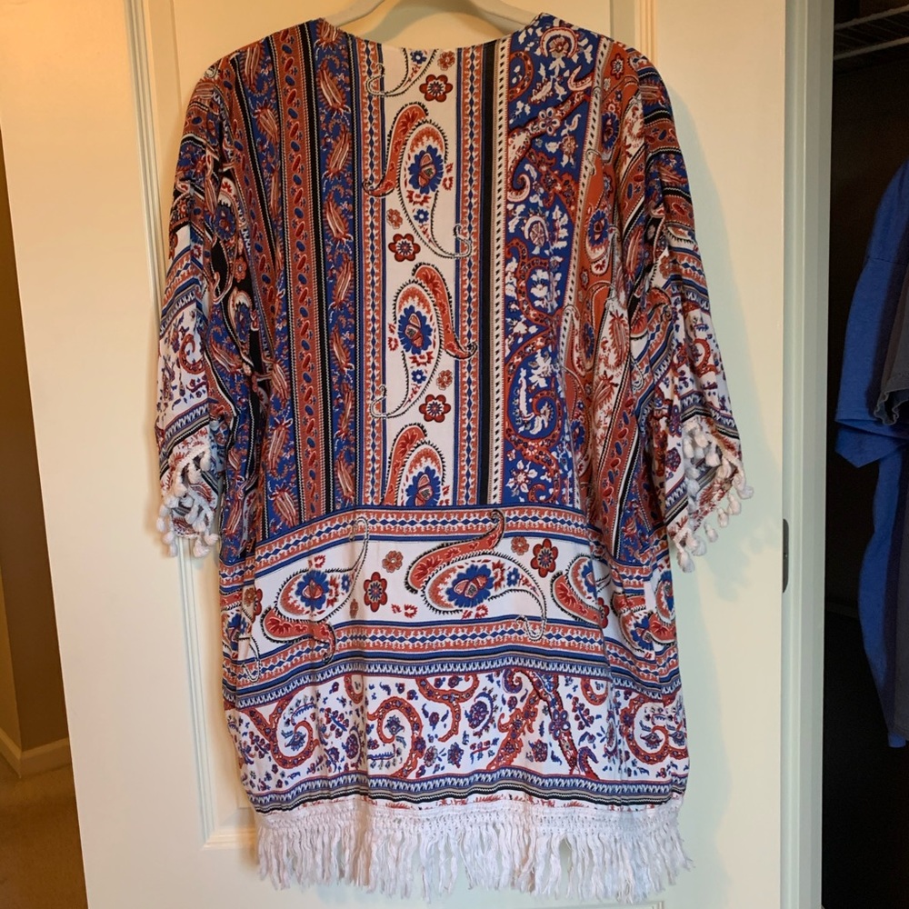 Beautiful patterned Kimono - Picture 2 of 3